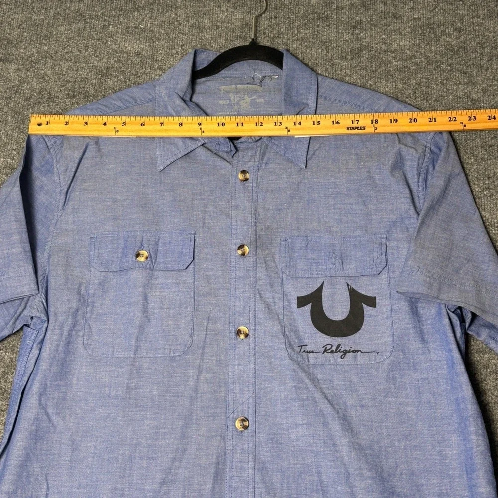 True Religion Button Up Men's L Blue Chambray Short‎ Sleeve Logo Graphic Shirt